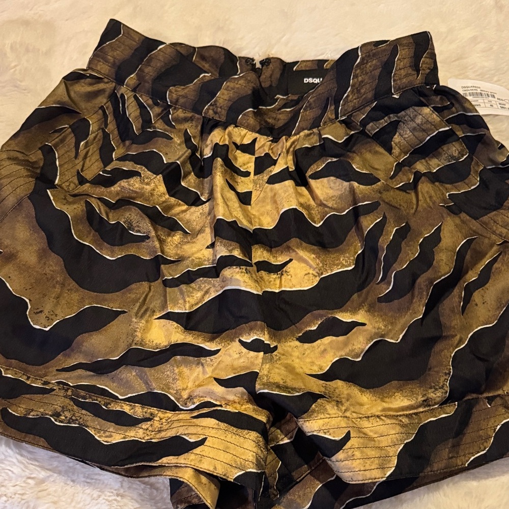 DSquared2 Tiger Print Silk Shorts - Picture 4 of 5